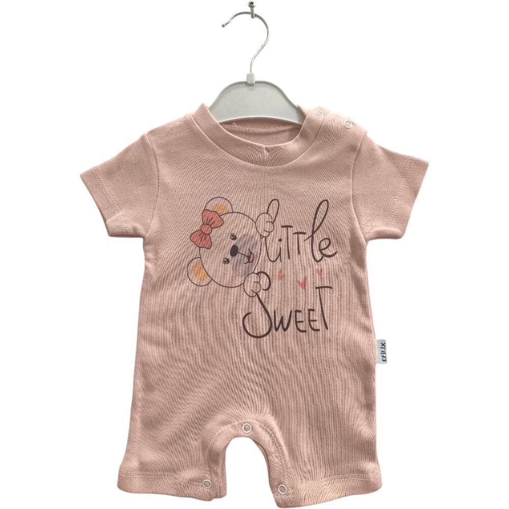 "ayıcık" baskılı ve "Little Sweet" yazılı kısa kollu tulum